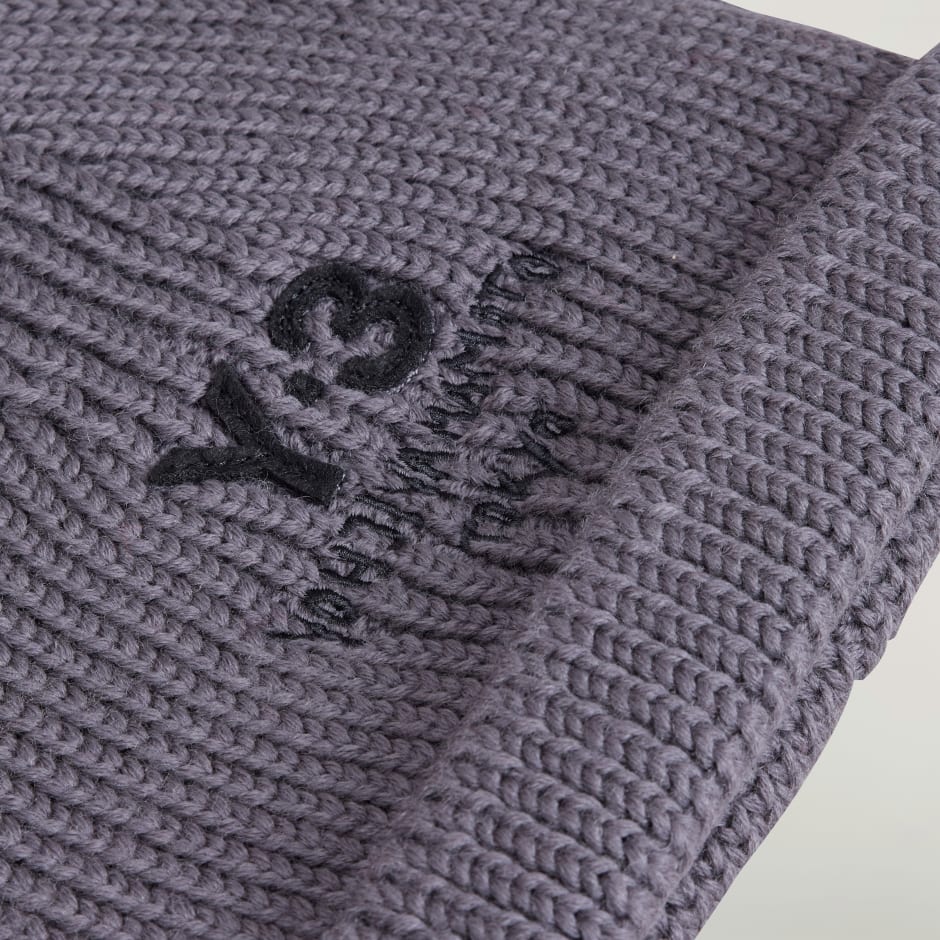 Căciulă Y-3 din tricot gros