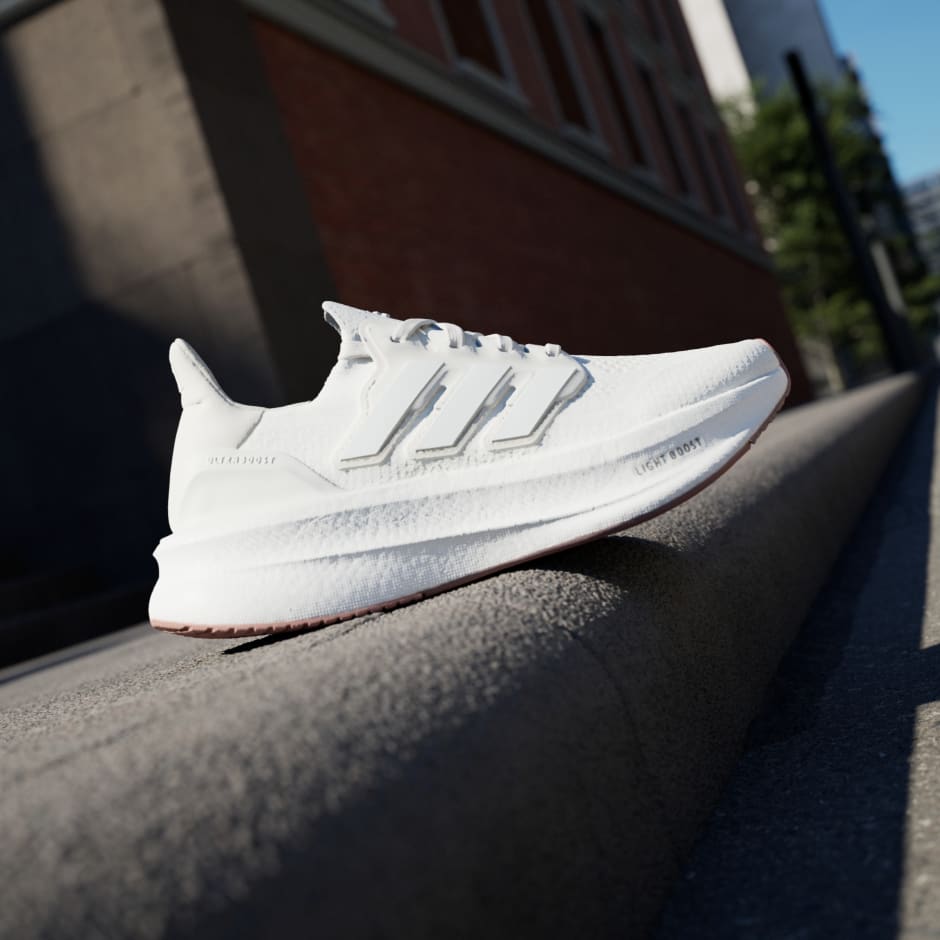 حذاء Ultraboost Light 2.0
