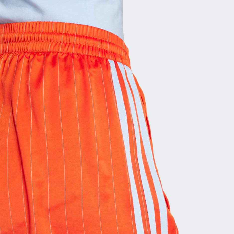 Pantaloni scurți adidas Originals Pin-stripe din satin