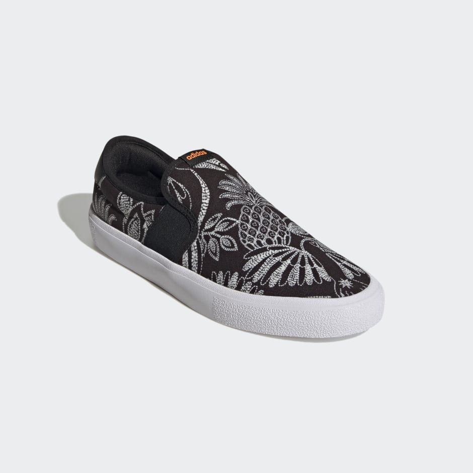 Vulc Raid3r Lifestyle Skateboarding Slip-On Canvas Graphic Print Shoes image number null