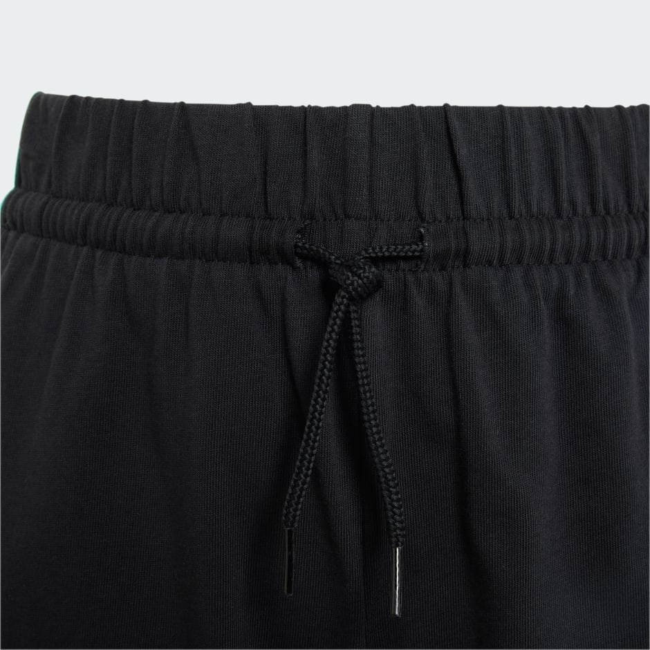 MERCEDES - AMG PETRONAS FORMULA 1 TEAM DNA SHORT