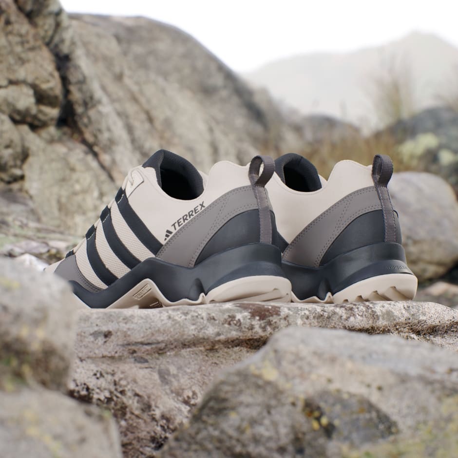 AX2S Hiking Shoes