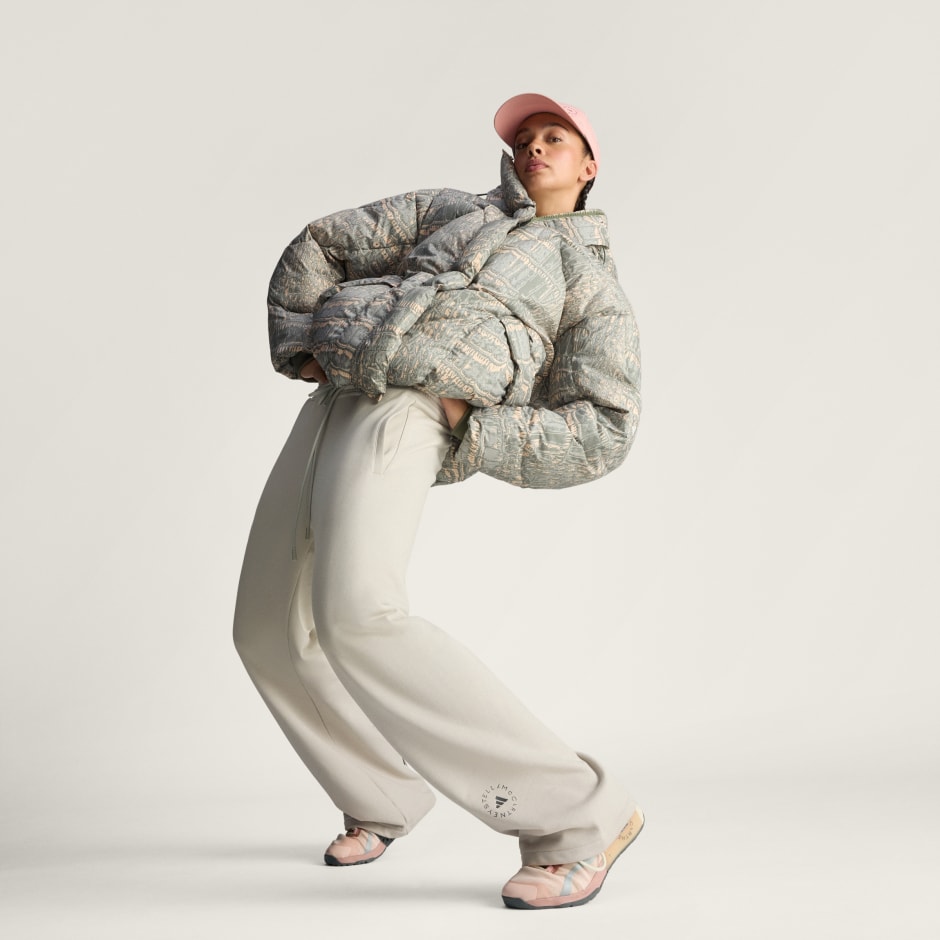 Geacă căptușită de iarnă cu imprimeu adidas by Stella McCartney de lungime medie