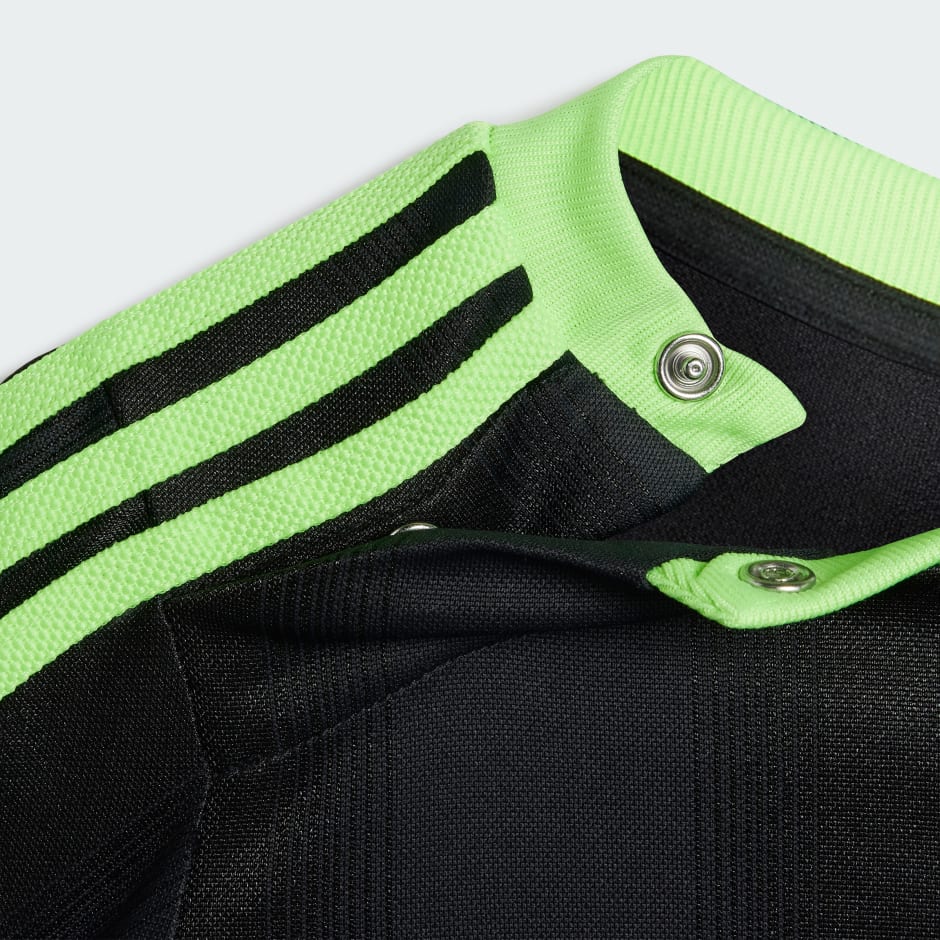 طقم تيشيرت للأطفال