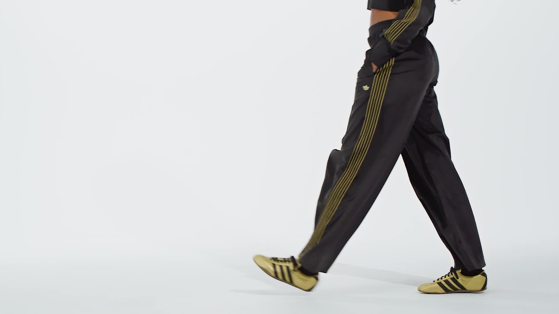 ★★Adairs★★ Velour track pants JI5755 adidas Velour Track Pants - Black | adidas Malaysia
