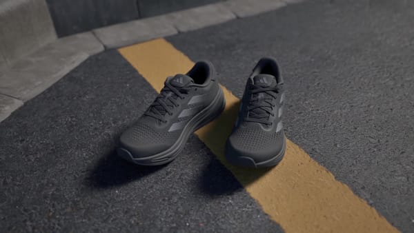 สีดำ รองเท้าวิ่ง Supernova Rise