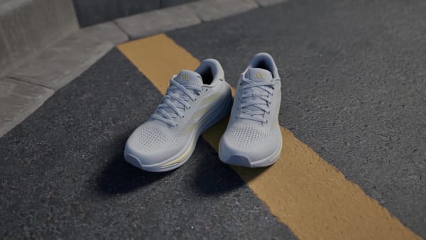 White Supernova Rise Running Shoes