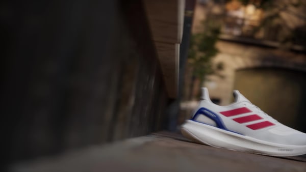 สีขาว รองเท้าวิ่ง Pureboost 5