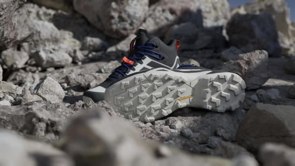 Svart Terrex Skychaser Mid GORE-TEX Tursko