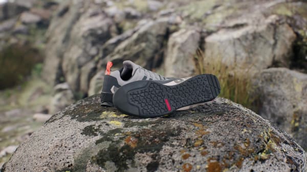 Gri Terrex Swift Solo 2.0 Yürüyüş Ayakkabısı