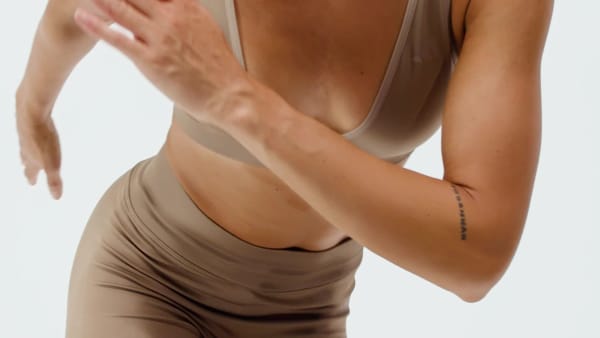 Marron Sujetador de entrenamiento de punto para bajo impacto Essentials