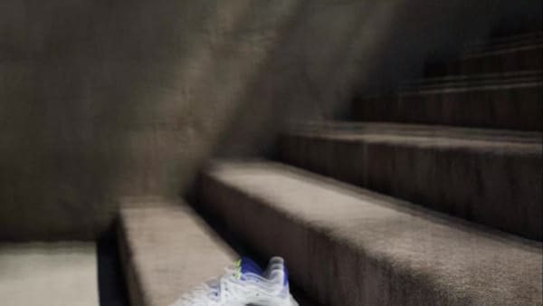 Putih Sepatu Response Super