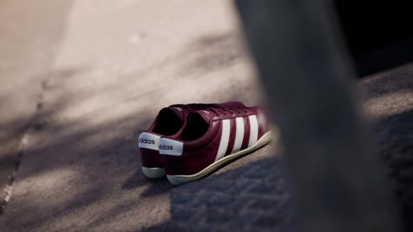 Burgundy Sepatu Grand Court Lo