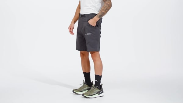 Schwarz Terrex Xperior Mid Shorts