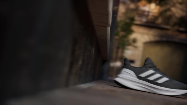 Hitam Sepatu Lari Ultrarun 5 W