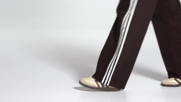 wit SAMBA OG SCHOENEN