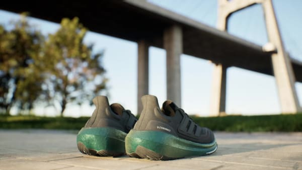 Negro Tenis Ultraboost Light 23