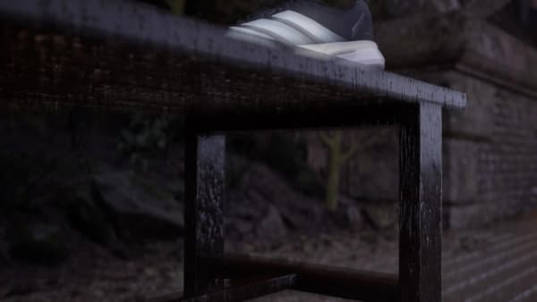 Schwarz Adizero Boston 13 schuh