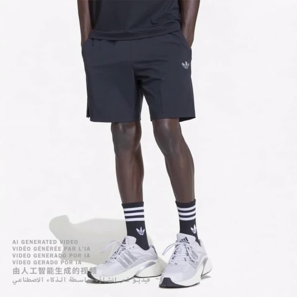 Svart TECH TREFOIL ESSENTIALS POLYESTER SHORTS