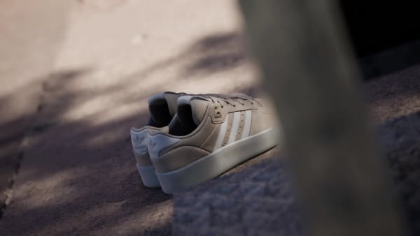Beige Rivalry Low Lux Schoenen