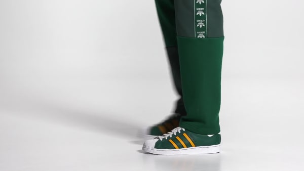 Green superstar adidas clearance shoes