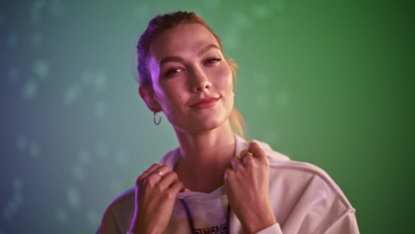 zlutá Šortky Karlie Kloss x adidas Running Graphic IH153