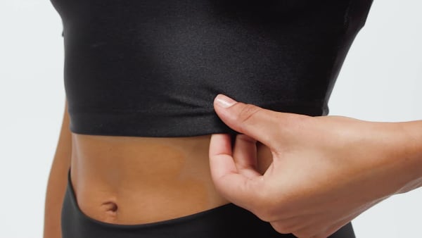 Negro Playera Workout Essentials Shine