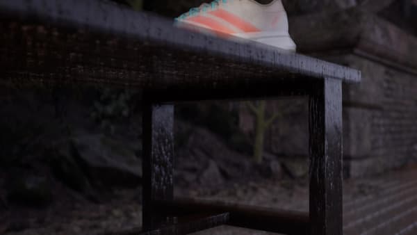 Merah-muda Sepatu Adizero SL2