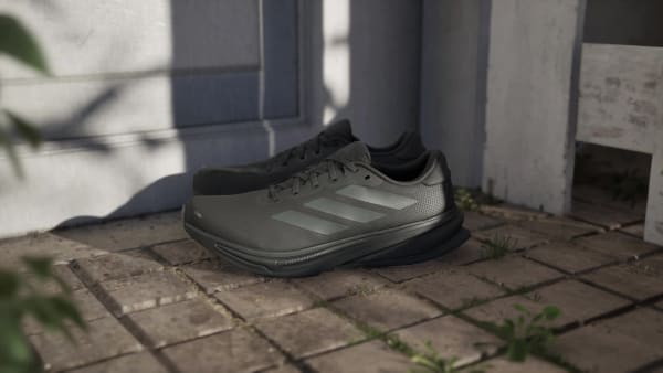 Hitam Sepatu Running Supernova Rise 2