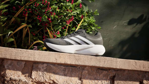 Black SUPERNOVA RISE 3 RUNNING SHOES
