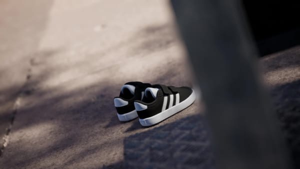 Hitam Sepatu VL Court 3.0