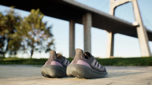 Ungu Sepatu Running Ultraboost Light