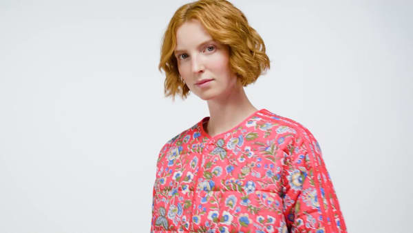 Rot adidas Originals x Liberty London Steppjacke