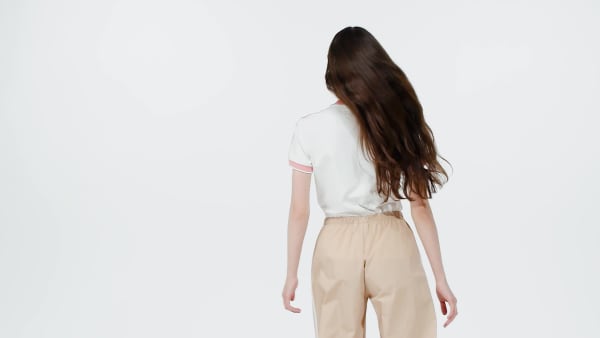 Putih Tee Grafis Badge Slim 3-Stripes