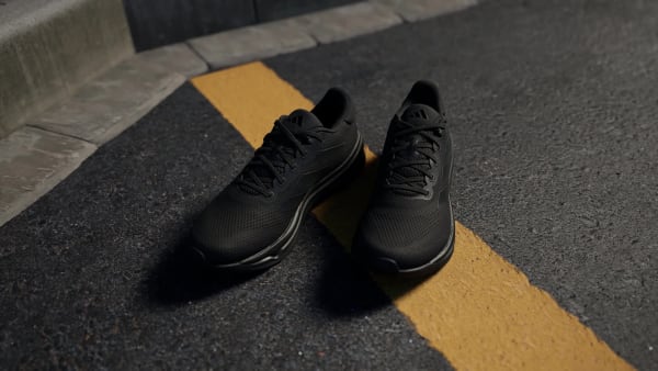 Black Supernova Stride Shoes