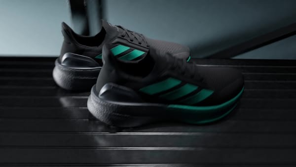 zwart Mercedes - AMG Petronas Formula One Team Ultraboost 5X Sportschoenen