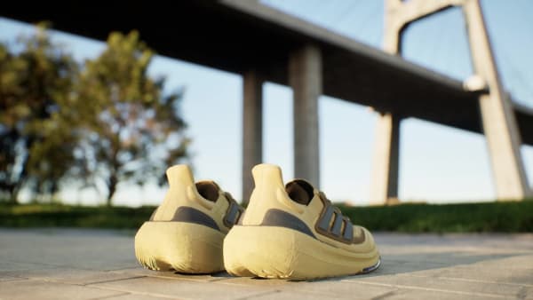 Bej Ultraboost Light Ayakkabı