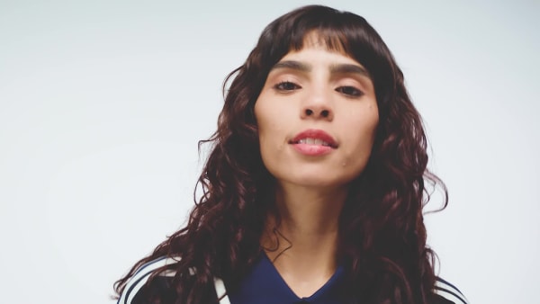 Mau-xanh-da-troi Váy Họa Tiết Lấy Cảm Hứng Từ Bóng Đá