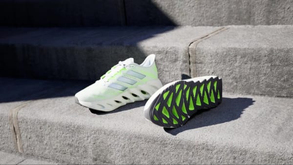 สีขาว รองเท้าวิ่ง Switch FWD