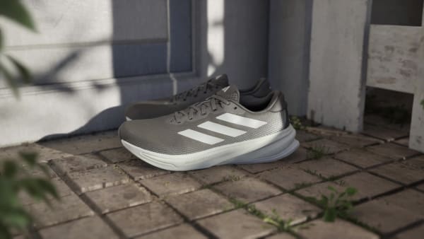 Grigio Scarpe da running Supernova Rise 2